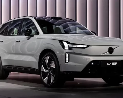 2025 Volvo EX90 SUV