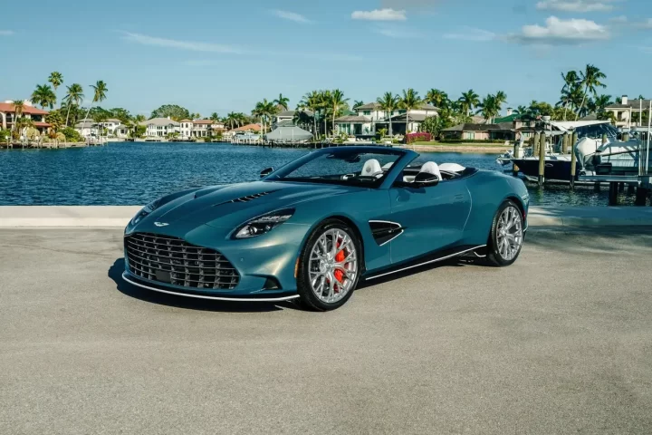 Dünyada tek üretilen 835 beygirlik Aston Martin Vanquish Volante Wave Edition Dış Görünümü
